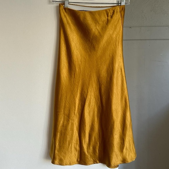 Nasty Gal Metallic Gold Yellow Satin Midi Skirt size 10/M - Picture 5 of 5